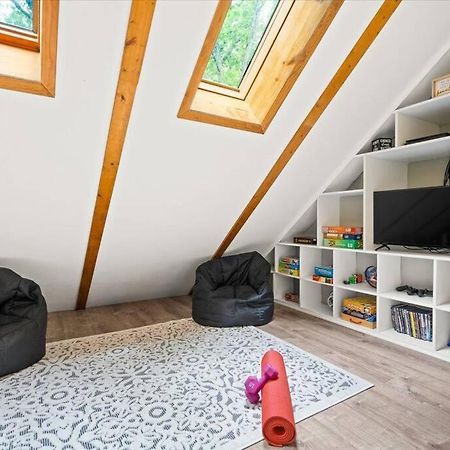 The Gingerbread House: 4 Bedroom Chalet, W/ Sunroom/Deck, Sleeps 12, Modern Amenities McGaheysville 外观 照片