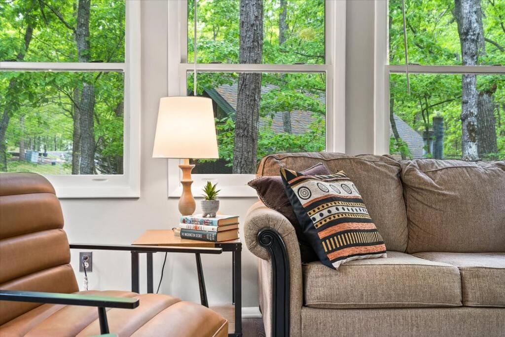 The Gingerbread House: 4 Bedroom Chalet, W/ Sunroom/Deck, Sleeps 12, Modern Amenities McGaheysville 外观 照片