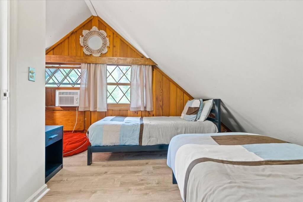 The Gingerbread House: 4 Bedroom Chalet, W/ Sunroom/Deck, Sleeps 12, Modern Amenities McGaheysville 外观 照片