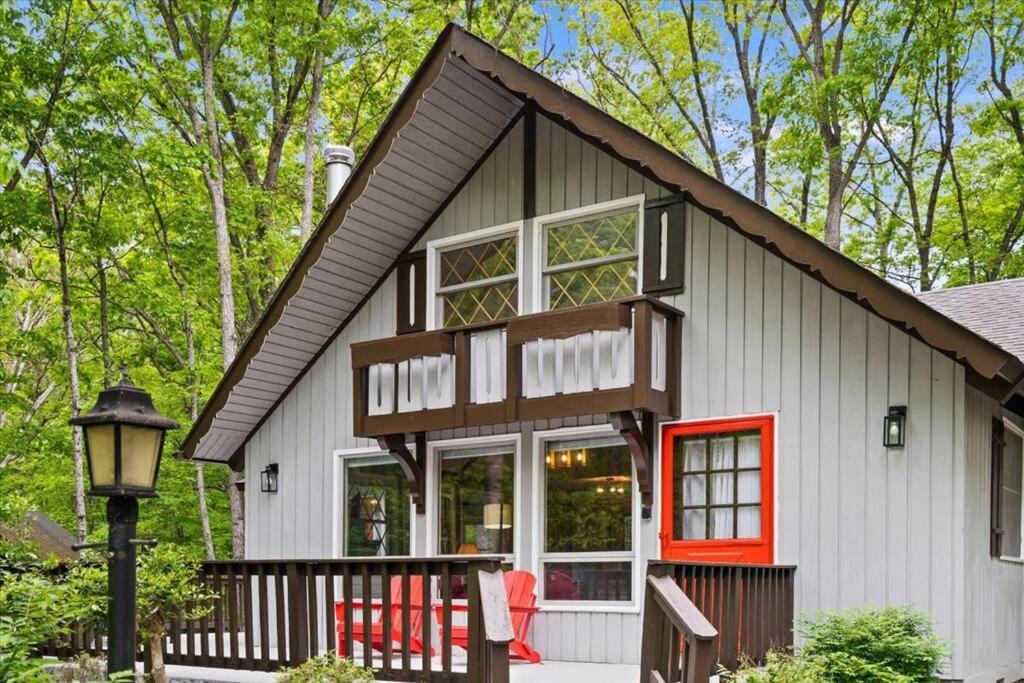 The Gingerbread House: 4 Bedroom Chalet, W/ Sunroom/Deck, Sleeps 12, Modern Amenities McGaheysville 外观 照片