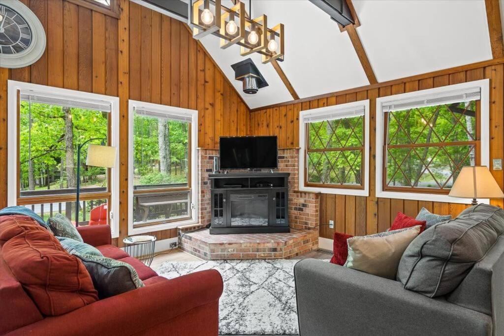 The Gingerbread House: 4 Bedroom Chalet, W/ Sunroom/Deck, Sleeps 12, Modern Amenities McGaheysville 外观 照片