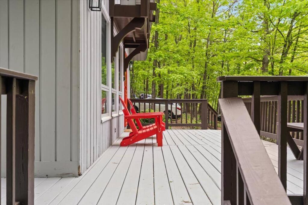 The Gingerbread House: 4 Bedroom Chalet, W/ Sunroom/Deck, Sleeps 12, Modern Amenities McGaheysville 外观 照片