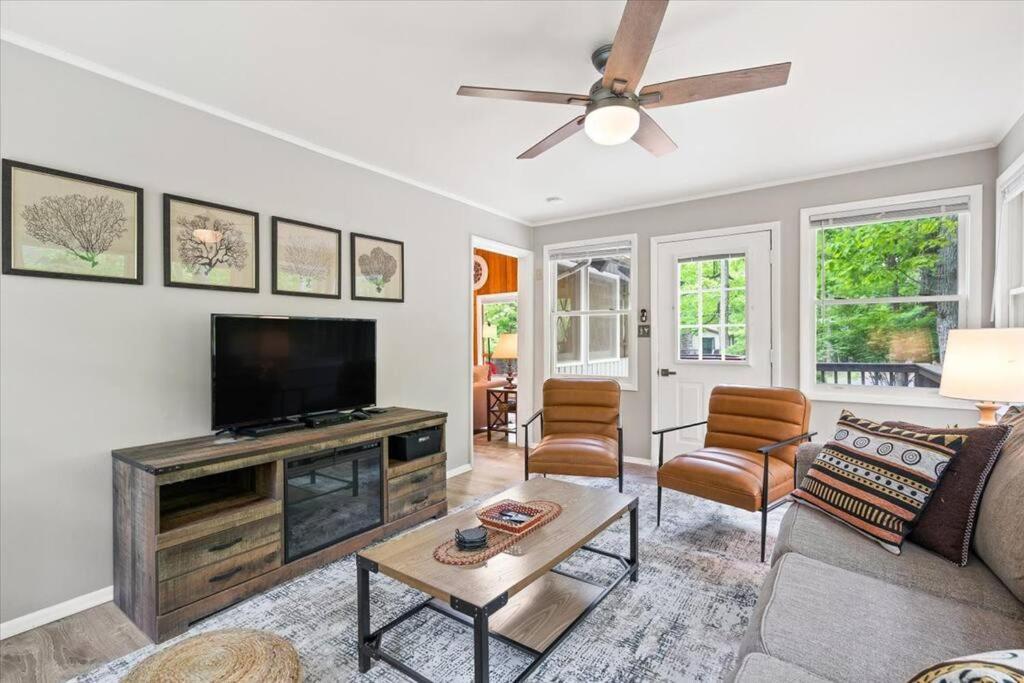 The Gingerbread House: 4 Bedroom Chalet, W/ Sunroom/Deck, Sleeps 12, Modern Amenities McGaheysville 外观 照片