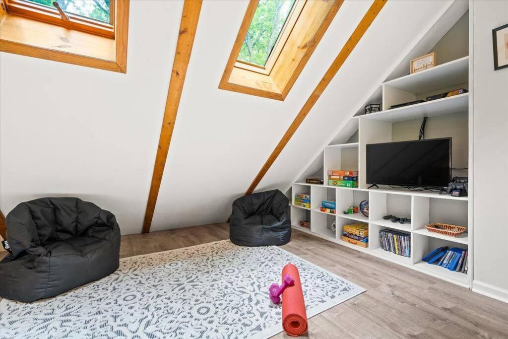 The Gingerbread House: 4 Bedroom Chalet, W/ Sunroom/Deck, Sleeps 12, Modern Amenities McGaheysville 外观 照片