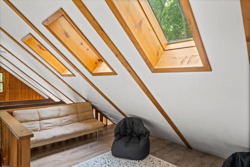 The Gingerbread House: 4 Bedroom Chalet, W/ Sunroom/Deck, Sleeps 12, Modern Amenities McGaheysville 外观 照片
