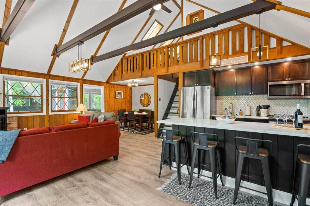 The Gingerbread House: 4 Bedroom Chalet, W/ Sunroom/Deck, Sleeps 12, Modern Amenities McGaheysville 外观 照片