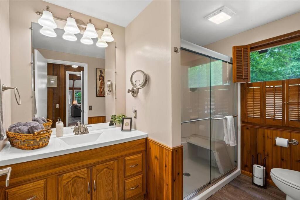 The Gingerbread House: 4 Bedroom Chalet, W/ Sunroom/Deck, Sleeps 12, Modern Amenities McGaheysville 外观 照片