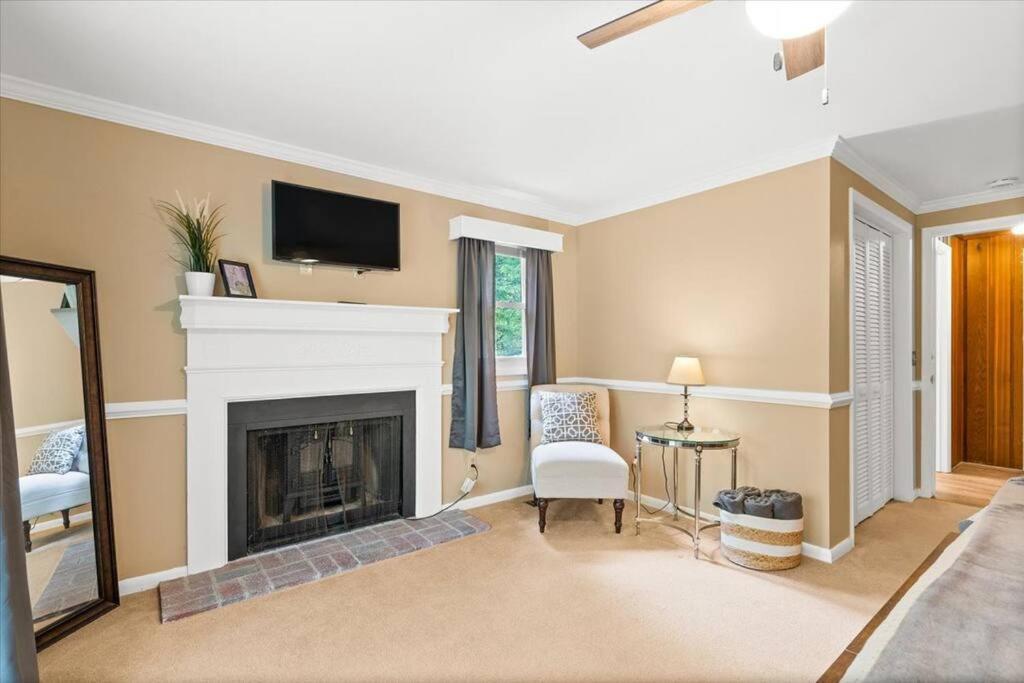 The Gingerbread House: 4 Bedroom Chalet, W/ Sunroom/Deck, Sleeps 12, Modern Amenities McGaheysville 外观 照片